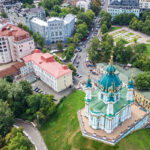 Kulturerbe der Ukraine bewahren: UN-unterstützte Ingenieure setzen High-Tech-Lasergeräte inmitten des Krieges ein